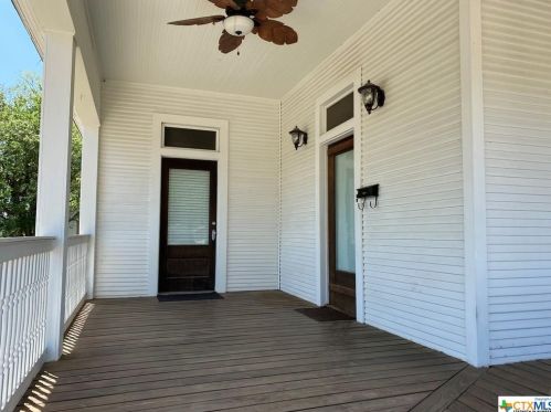 217 Humphreys St, Seguin TX  78155-4503 exterior