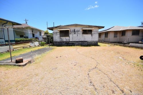 3434 Kaau St, Honolulu, HI 96816-2612
