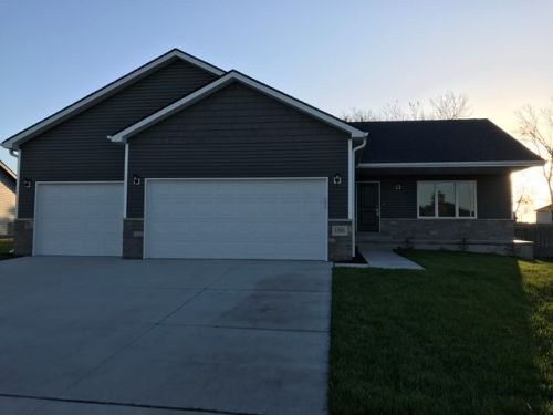 1006 Birchwood Dr, Holland, NE 68372-1426