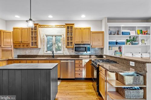 646 Maple Ave, Tavistock NJ 08033-1147 exterior