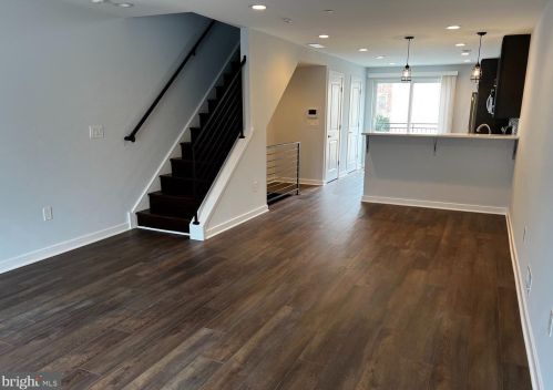 2543 Manton St, Philadelphia, PA 19146-3915