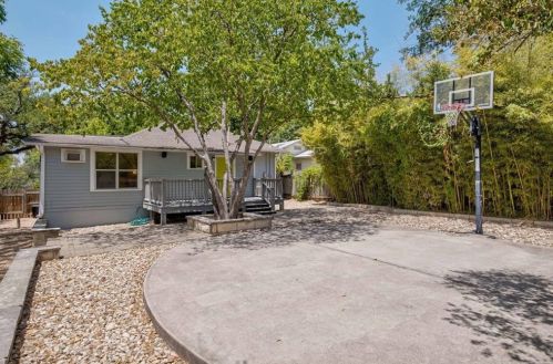 1901 David St, Austin TX  78705-4666 exterior