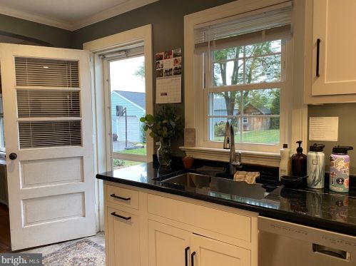 417 Lampeter Rd, Lancaster PA 17602-1717 exterior