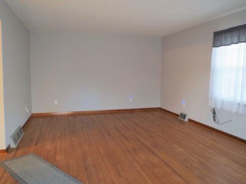 413 7th St, Nelson, IL 61021-3705
