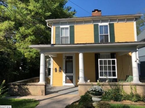 208 Market St, Staunton, VA 24401-3629