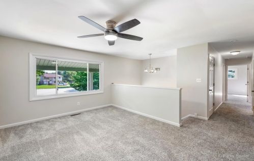 278 Nottingham Ct, Bull Valley, IL 60014-7636