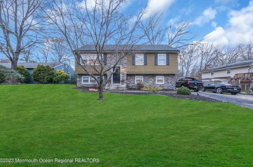 2485 Huckleberry Rd, Lakehurst, NJ 08759-6125