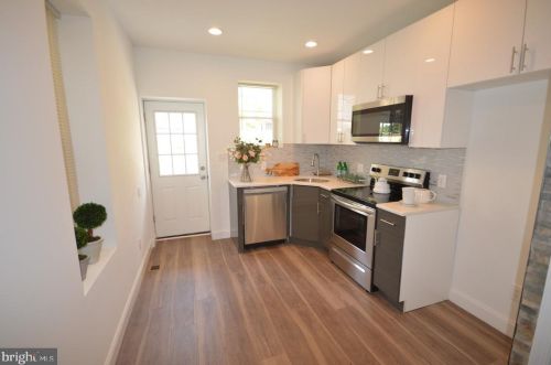 1827 Dudley St, Philadelphia, PA 19145-2923