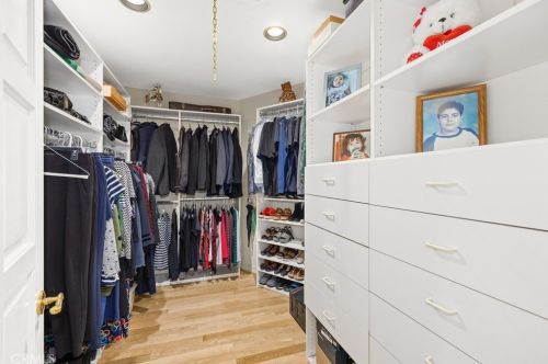 1468 Hillside Dr, Glendale CA  91208-2417 exterior