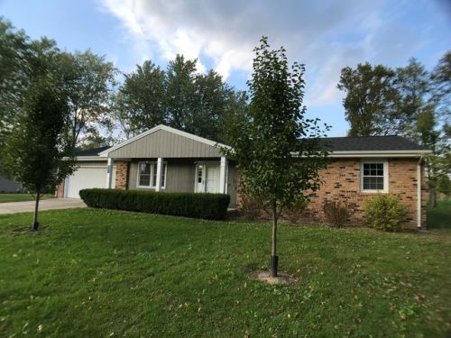 735 Clifton Dr, Charleston, IL 61920-3126