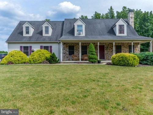 5036 Canal Rd, York, PA 17315-3957