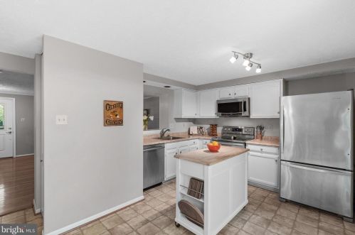 8326 Silver Trumpet Dr, Columbia, MD 21045-5634