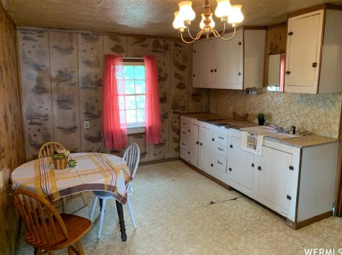 305 200, Mount Pleasant UT 84647-1235 exterior