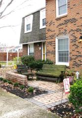 563 Dlyn St, Columbus, OH 43228-2521