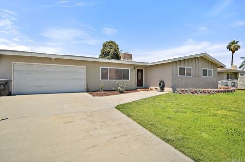 220 Winchester Dr, Rialto, CA 92376-3521