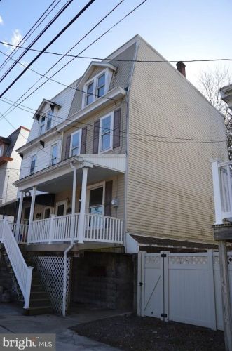 715 2nd St, Primrose, PA 17901-1713