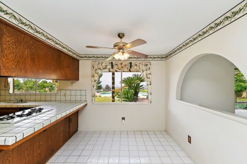 16350 Rancho Escondido Dr, Riverside CA  92506-5816 exterior