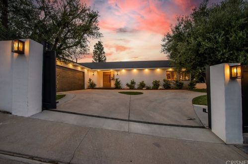 16813 Ivyside Pl, Van Nuys, CA 91436-4015