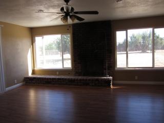 16797 Lime St, Hesperia CA  92345-5932 exterior