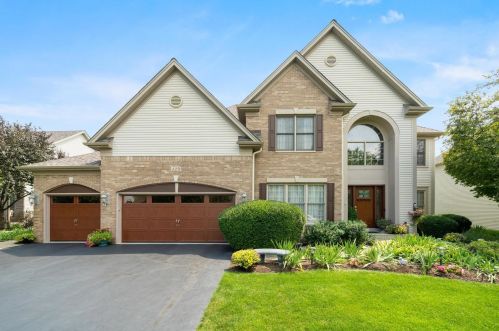 429 Pheasant Hill Dr, North Aurora, IL 60542-1285