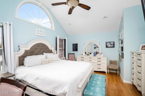 125 Shoreland Ter, Middletown NJ  07748-6212 exterior
