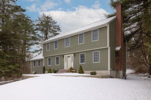 13 Sumac Ln, Lee, NH 03824-3215