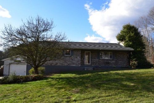156 Pleasant Dr, Beckley, WV 25801-9510