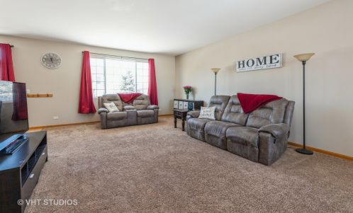 1276 Holly Ct, Antioch, IL 60002-6441