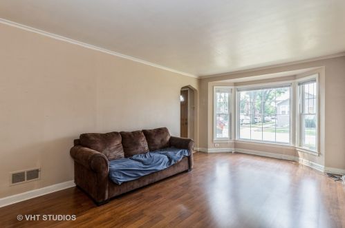 5300 Eddy St, Chicago, IL 60641-3310