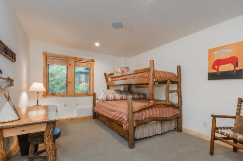 14005 Swiss Ln, Truckee CA  96161-7129 exterior