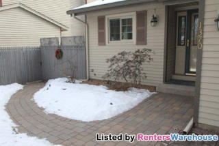 1370 Viewcrest Rd, Saint Paul MN  55126-8548 exterior