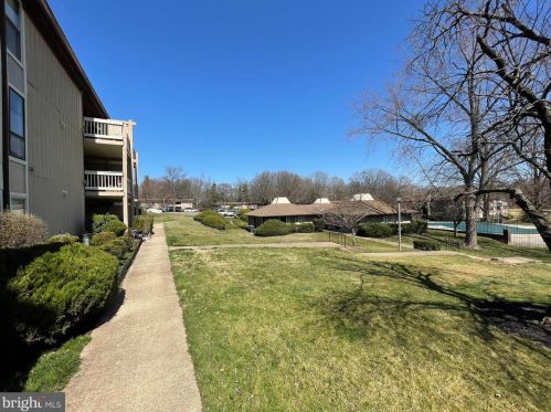5823 Royal Ridge Dr, Springfield VA  22152-1033 exterior