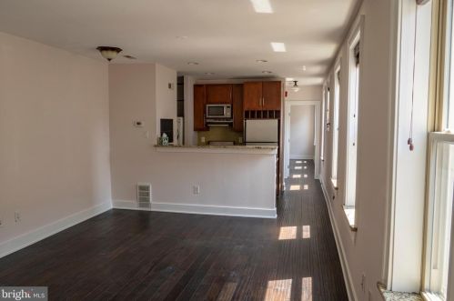 329 12th St, Philadelphia, PA 19107-1214