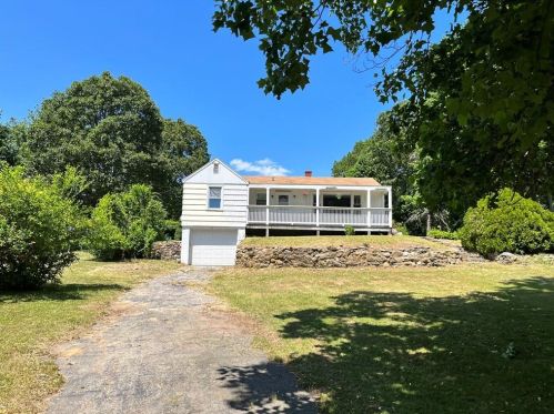 4 Stuart St, Westerly, RI 02891-3820