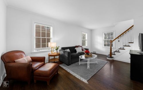 108 Algonquin Rd, Willowbrook, IL 60514-1104