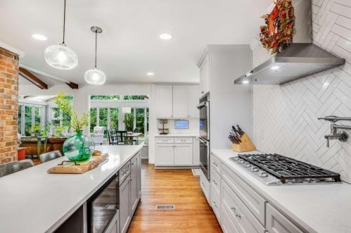 7290 Hunters Br Dr, Atlanta GA  30328-1719 exterior