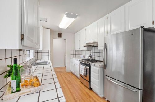 10564 Ainsworth Dr, Los Altos CA 94024-7448 exterior