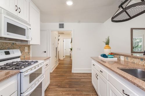 5042 Doanoke Ave, Irvine CA  92604-2407 exterior