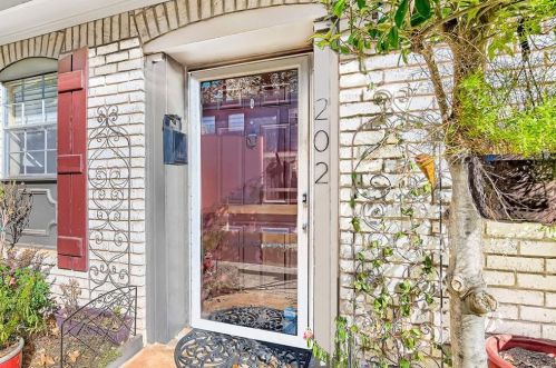 202 Stonecliff Ct, Stone Mountain, GA 30083-3084