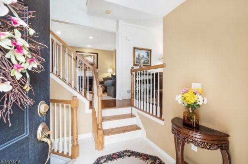 39 Brock Ln, Hackettstown, NJ 07840-5676