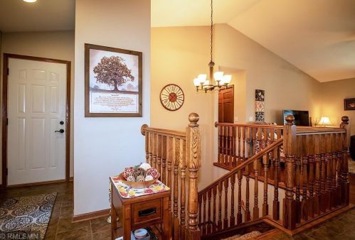 2204 Rolling Green Ln, Mankato, MN 56003-4443