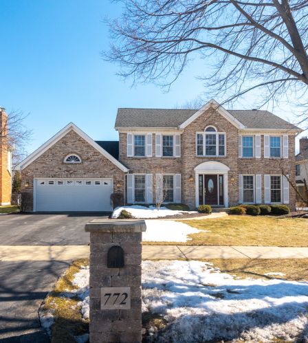 772 River Rd, Naperville, IL 60540-6333
