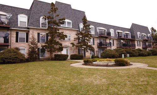 5000 Carriageway Dr, Rolling Meadows IL  60008-3984 exterior