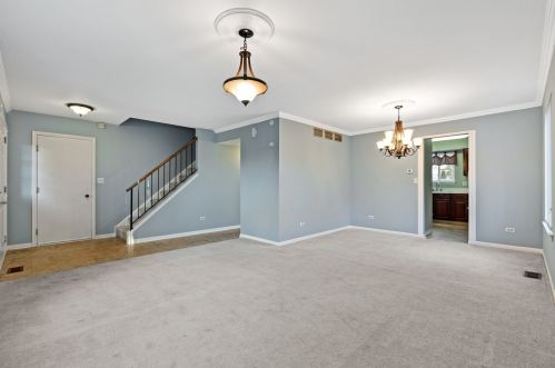 651 Red Barn Trl, Lemont, IL 60490-3151