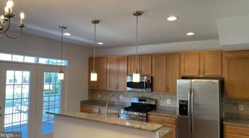 2621 River Basin Ln, Woodbridge, VA 22191-5170
