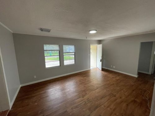 617 Hurst St, Angleton TX  77515-5613 exterior