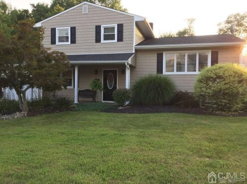 17 Wood Acres Dr, Edison, NJ 08820-2303