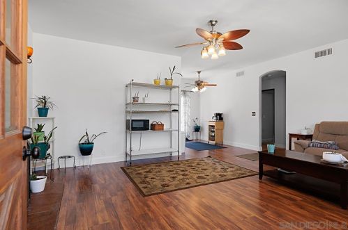 704 Barsby St, Vista, CA 92084-2602