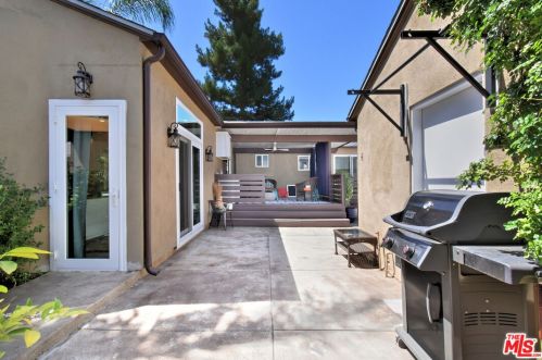 14609 Albers St, Van Nuys CA  91411-3711 exterior