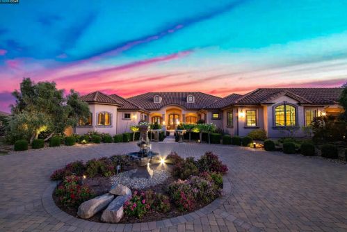 2020 Victorine Rd, Livermore, CA 94551-9400